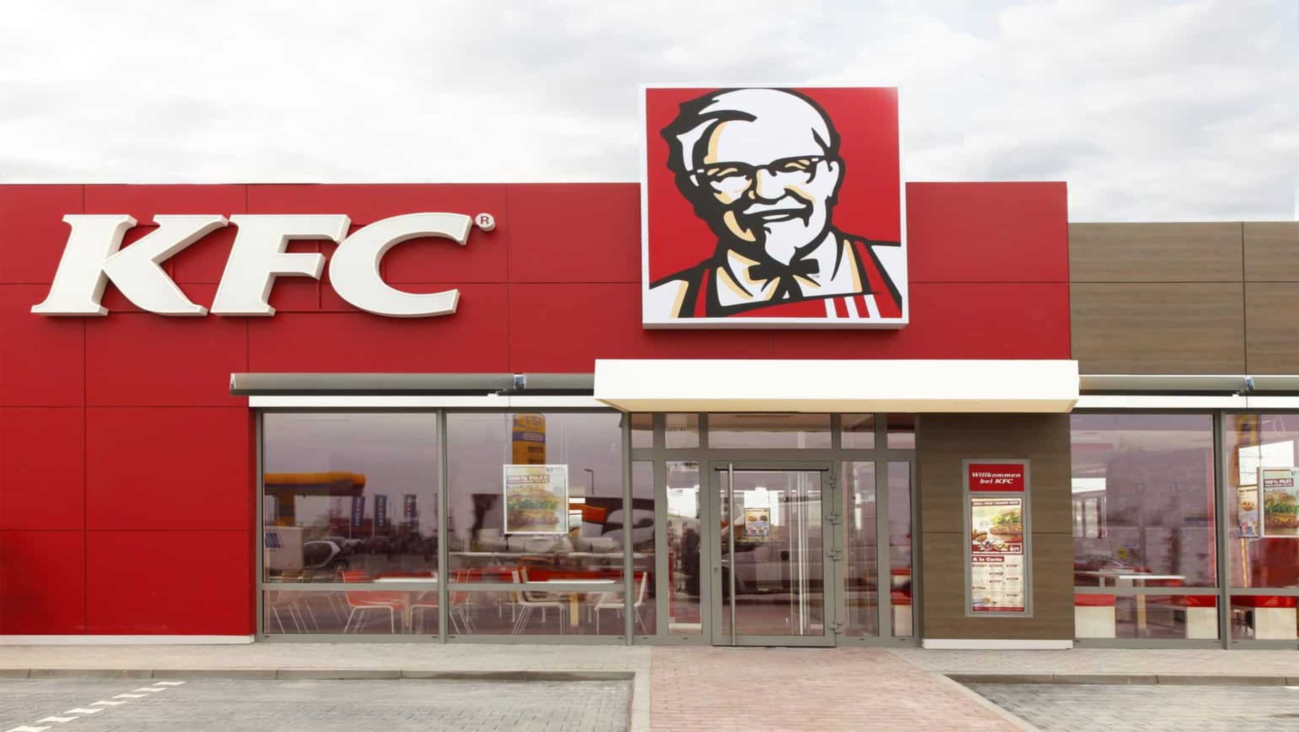 Joignez-vous à l’équipe KFC : la chaîne de restauration rapide recrute des membres de magasin, des caissiers, des superviseurs de quart et plus encore