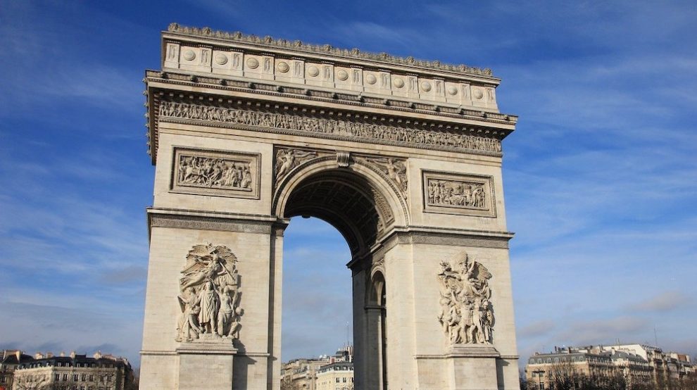 L'Arc de Triomphe : Symbole des Victoires Napoléoniennes à Paris